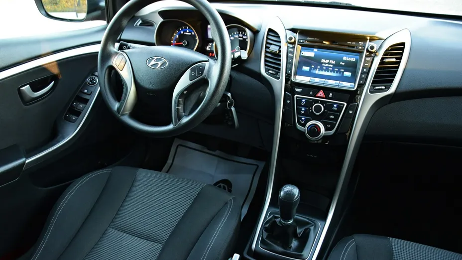 HYUNDAI i30 -