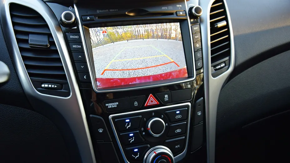 HYUNDAI i30 -
