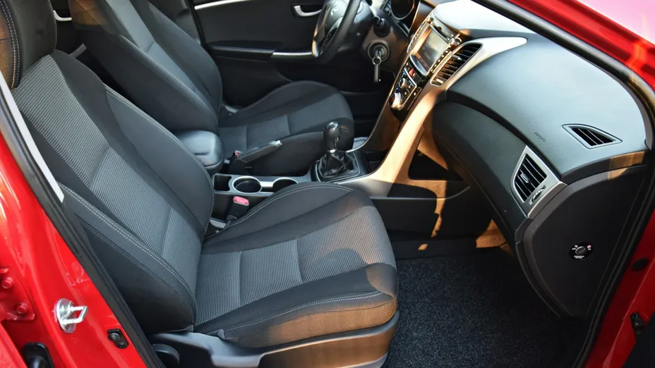 HYUNDAI i30 -