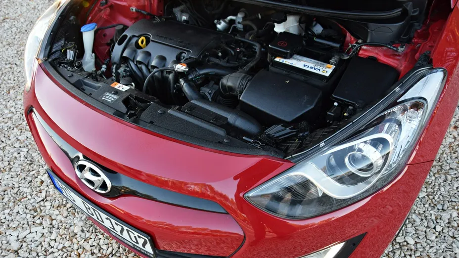 HYUNDAI i30 -
