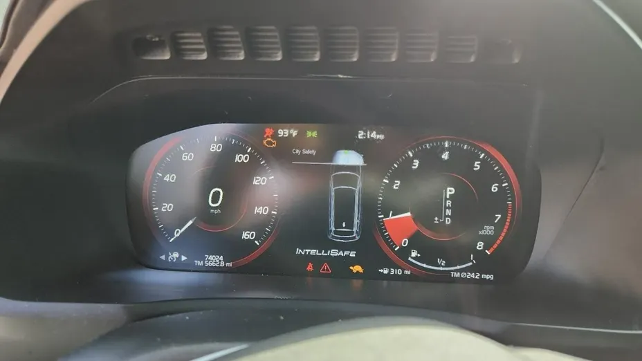 VOLVO XC90 -