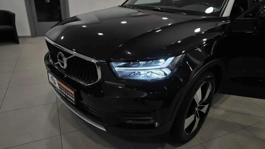 VOLVO XC40 -