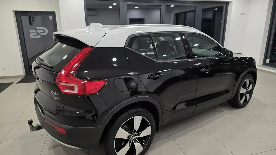 VOLVO XC40 -