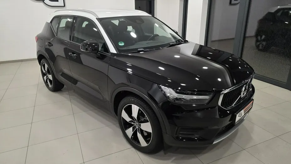 VOLVO XC40 -