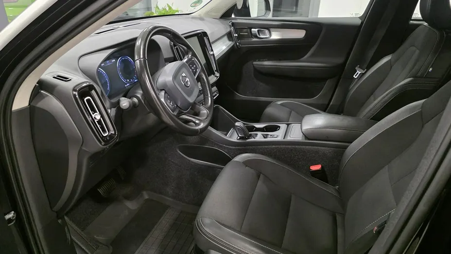 VOLVO XC40 -