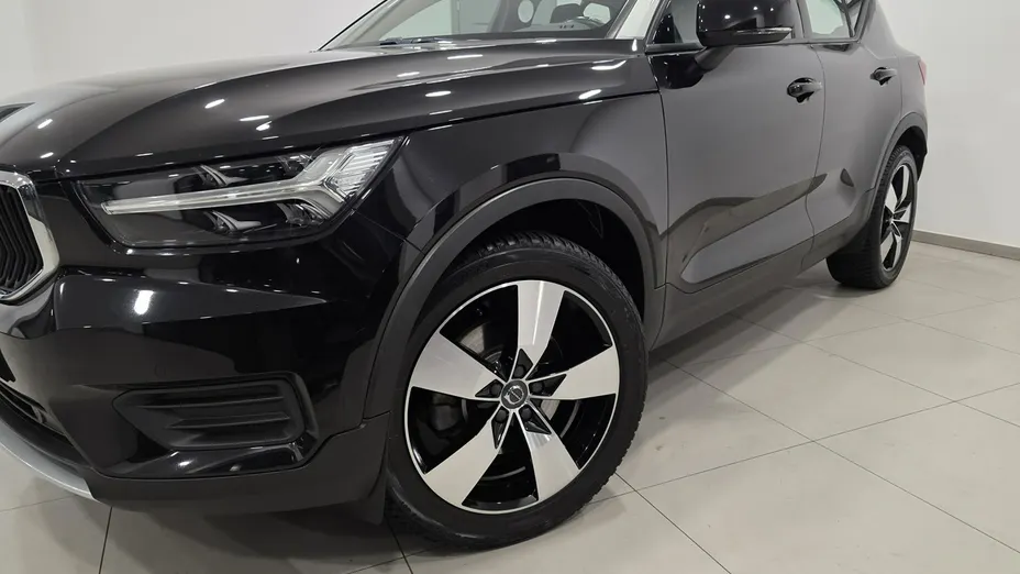 VOLVO XC40 -