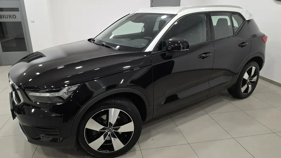 VOLVO XC40 -