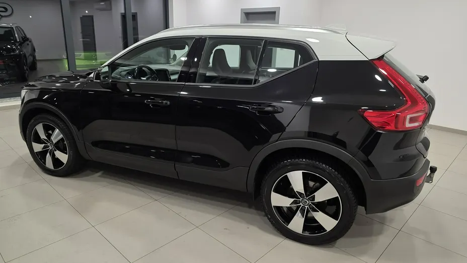 VOLVO XC40 -