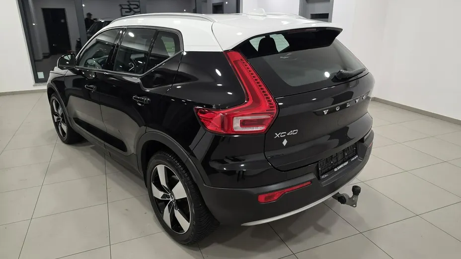 VOLVO XC40 -