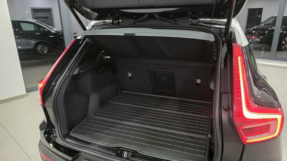 VOLVO XC40 -
