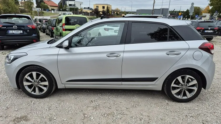 HYUNDAI i20 -