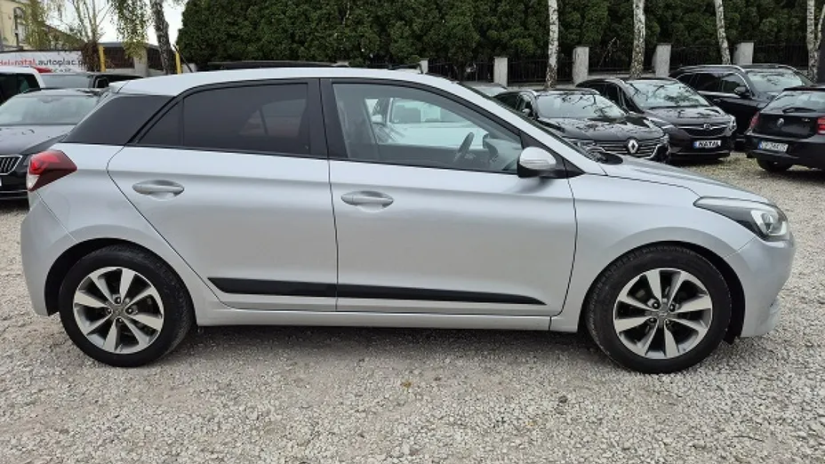 HYUNDAI i20 -