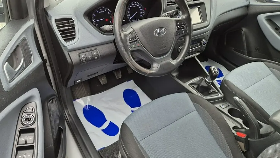 HYUNDAI i20 -