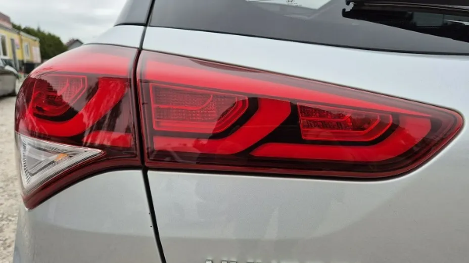 HYUNDAI i20 -