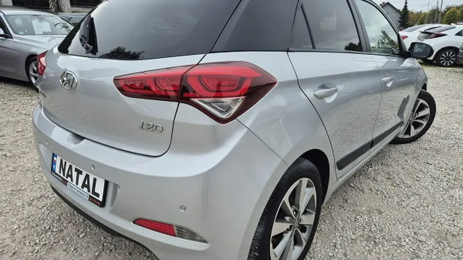 HYUNDAI i20 -