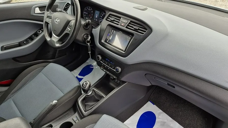 HYUNDAI i20 -