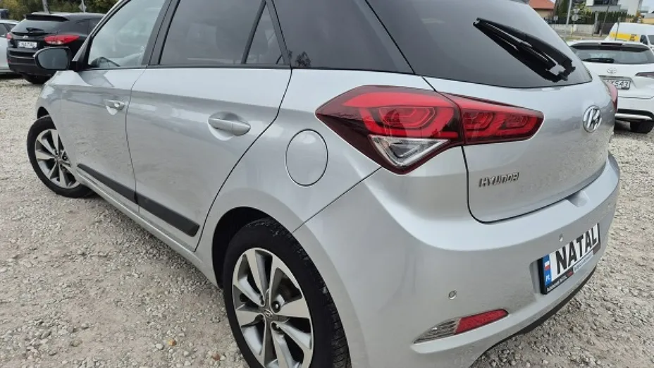 HYUNDAI i20 -