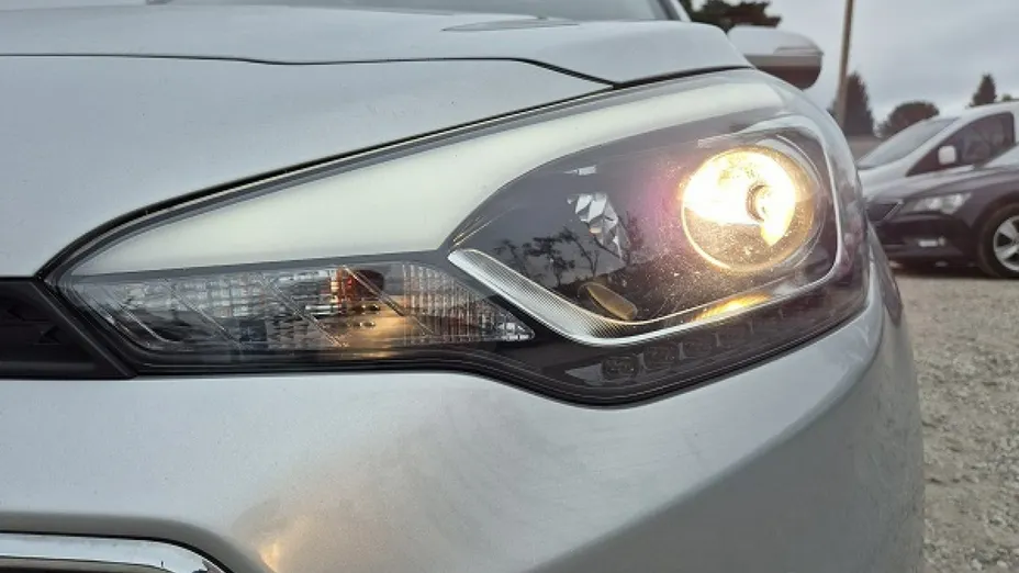 HYUNDAI i20 -