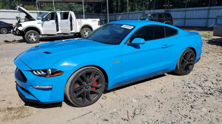 FORD Mustang -