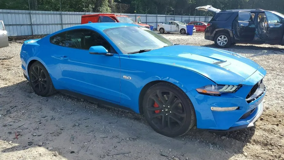 FORD Mustang -