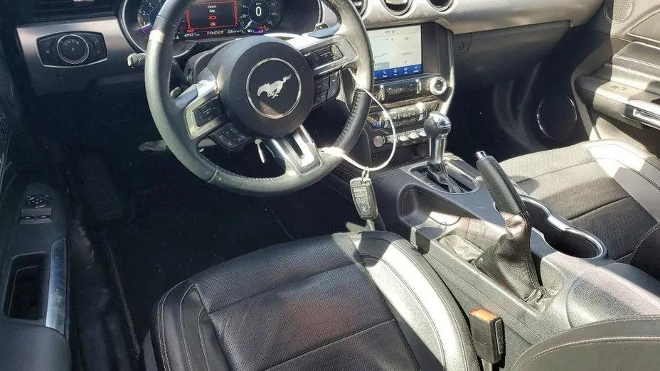 FORD Mustang -