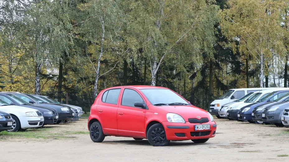 TOYOTA Yaris -