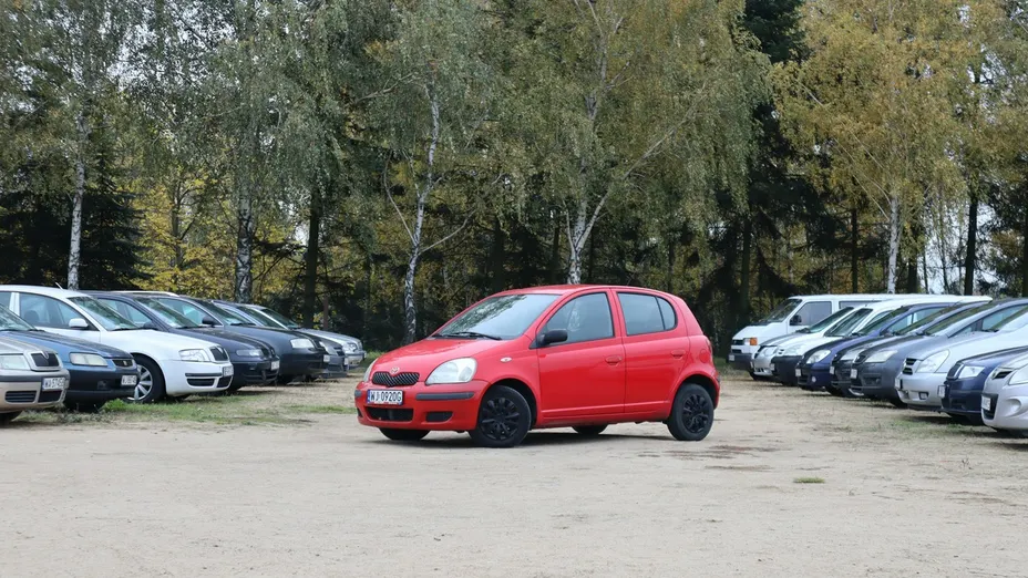 TOYOTA Yaris -