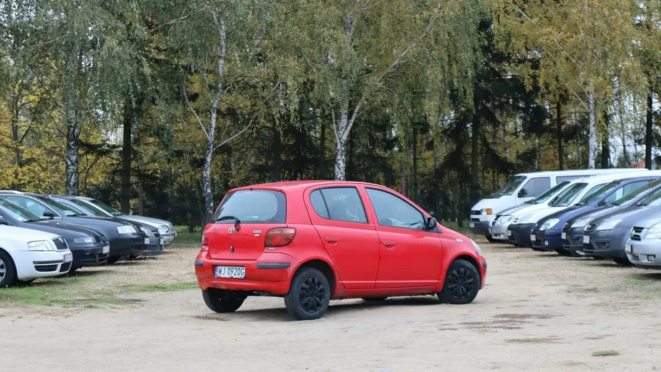 TOYOTA Yaris -