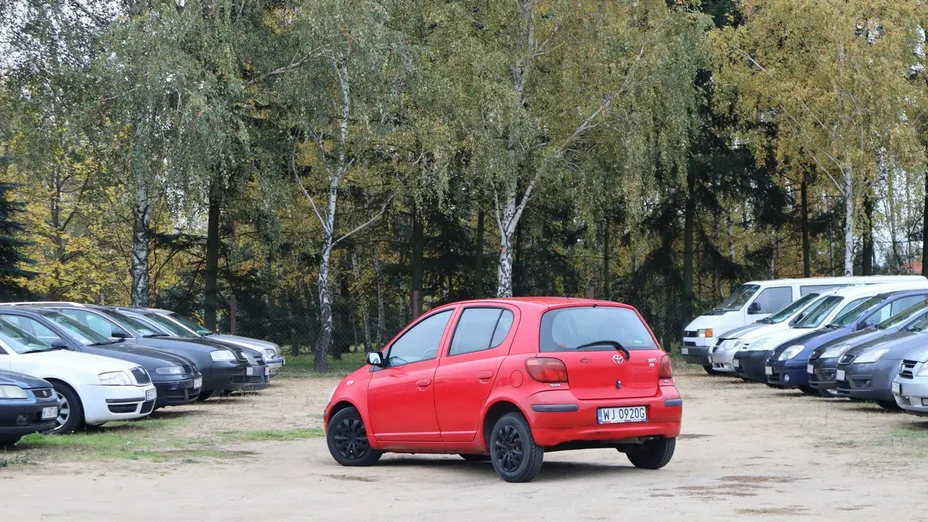 TOYOTA Yaris -