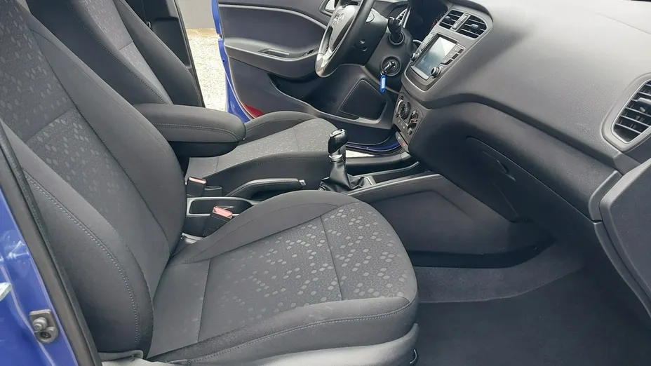 HYUNDAI i20 -