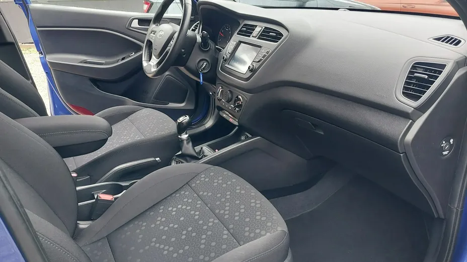 HYUNDAI i20 -