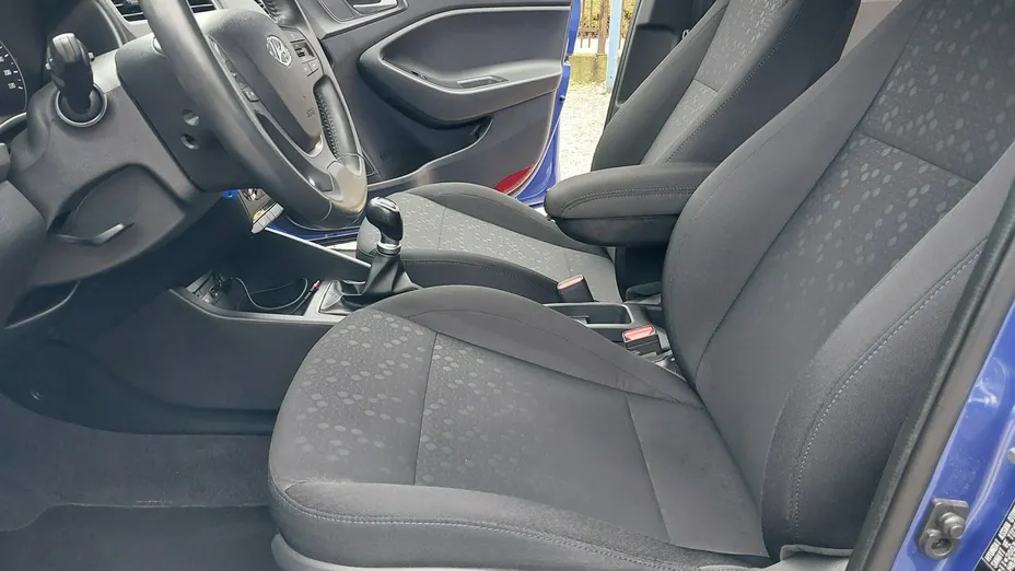 HYUNDAI i20 -
