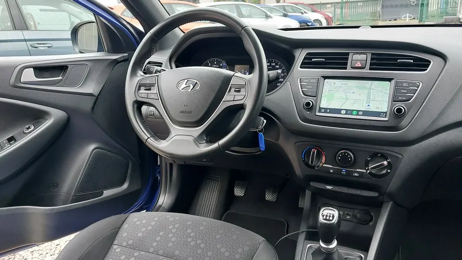 HYUNDAI i20 -