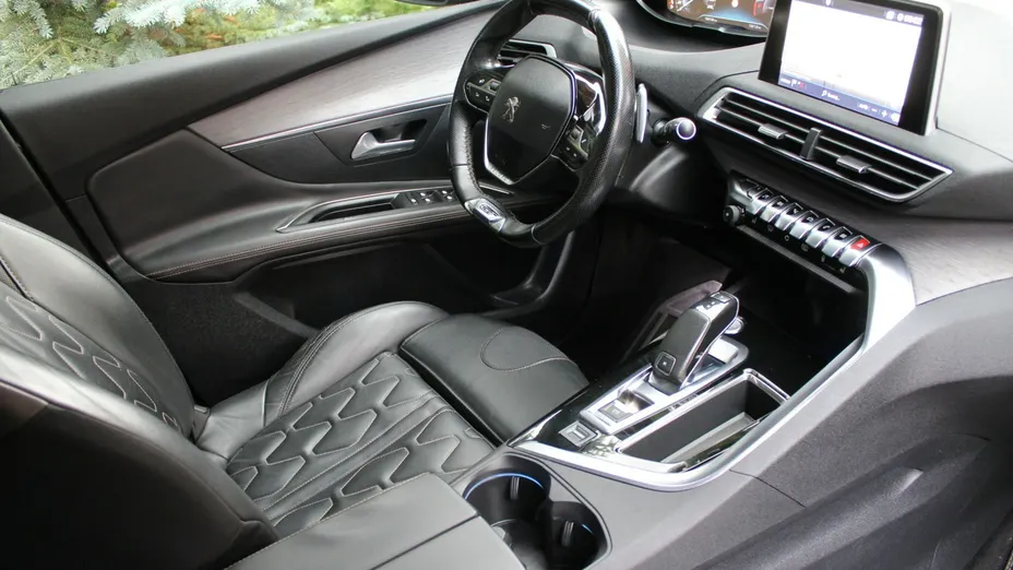 PEUGEOT 3008 -