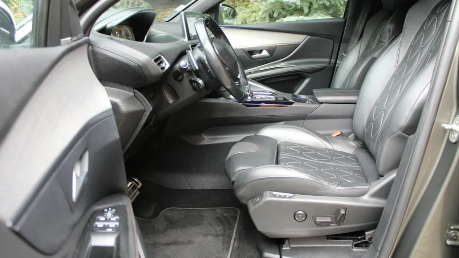 PEUGEOT 3008 -