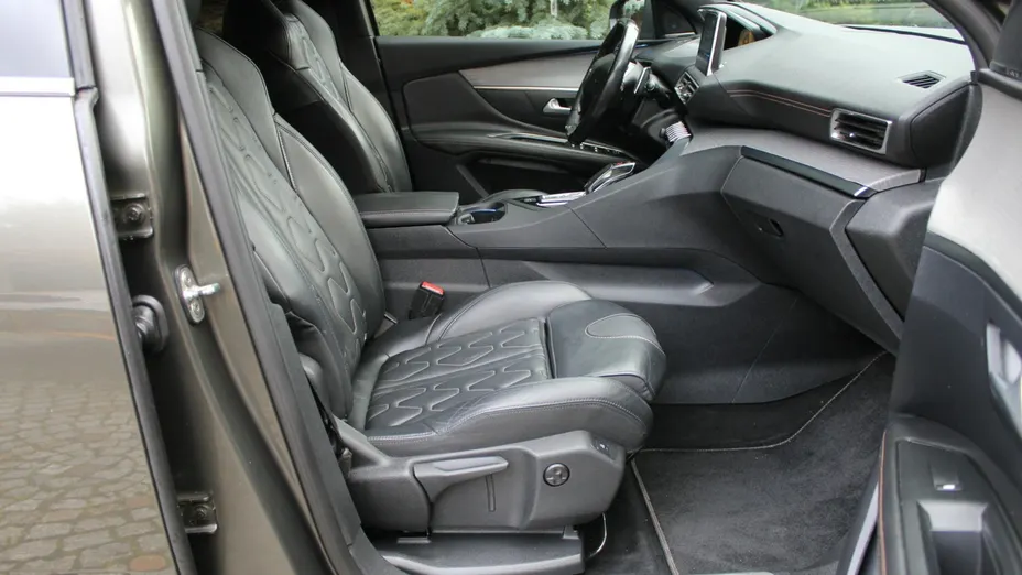 PEUGEOT 3008 -