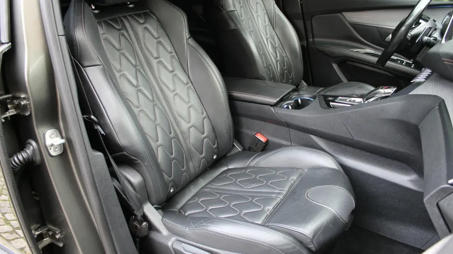PEUGEOT 3008 -