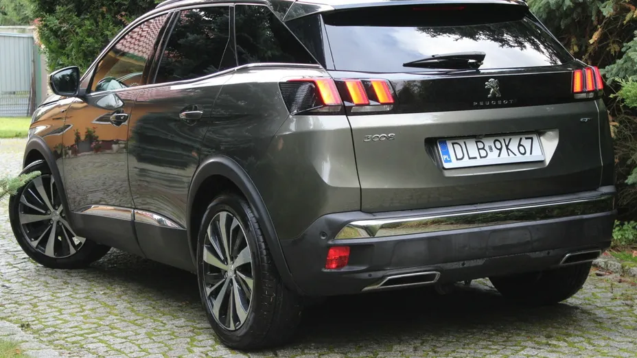 PEUGEOT 3008 -