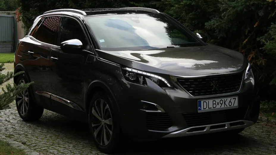 PEUGEOT 3008 -