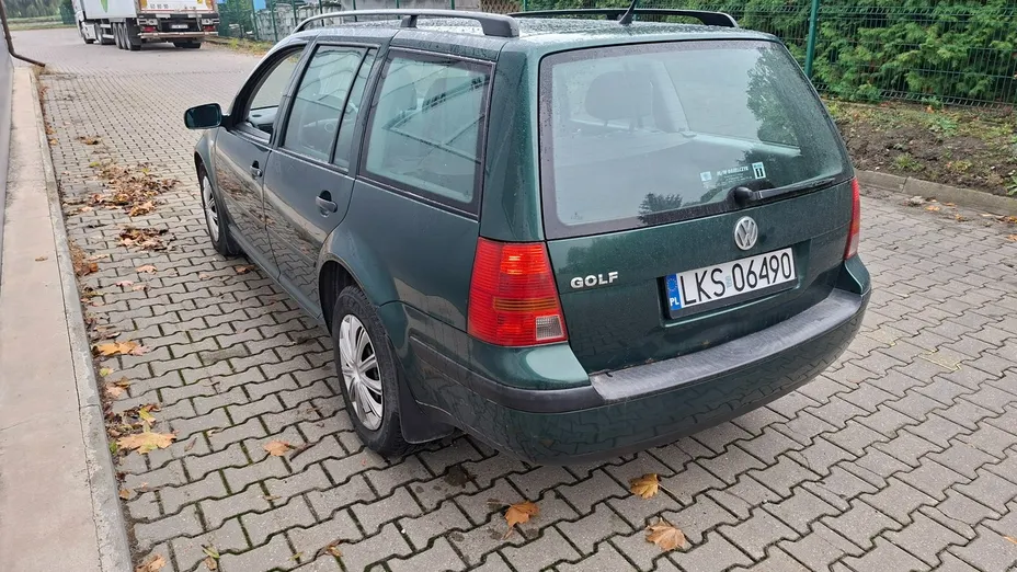 VOLKSWAGEN Golf -