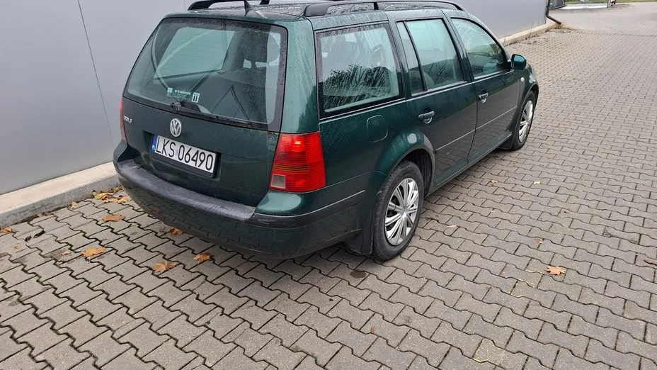 VOLKSWAGEN Golf -
