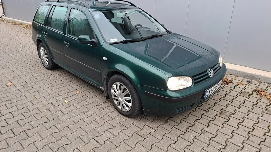VOLKSWAGEN Golf -