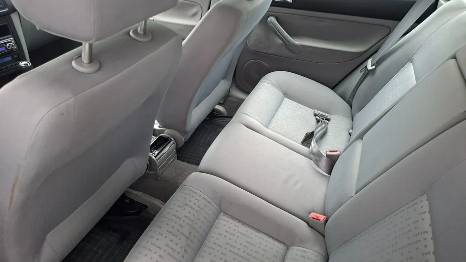 VOLKSWAGEN Golf -