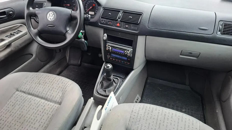 VOLKSWAGEN Golf -
