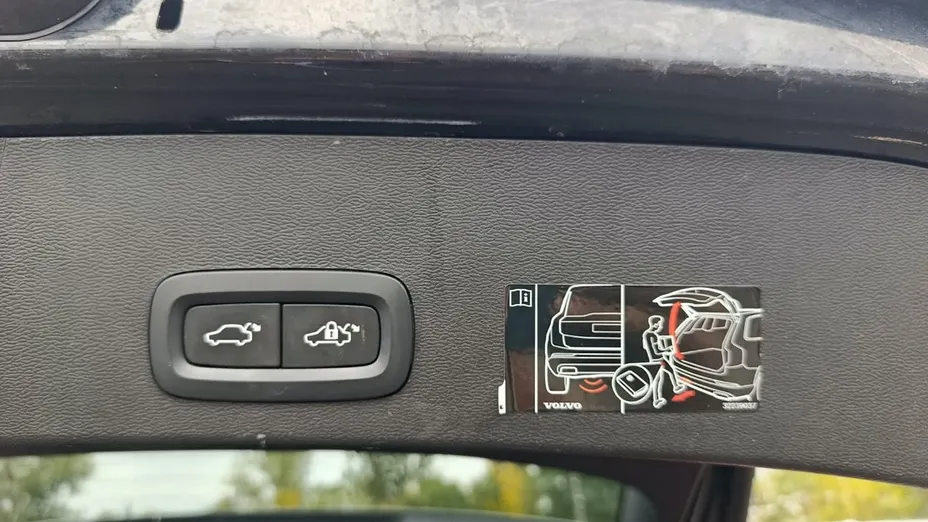 VOLVO XC40 -