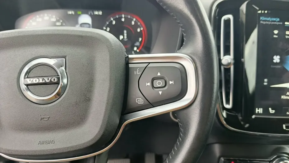 VOLVO XC40 -