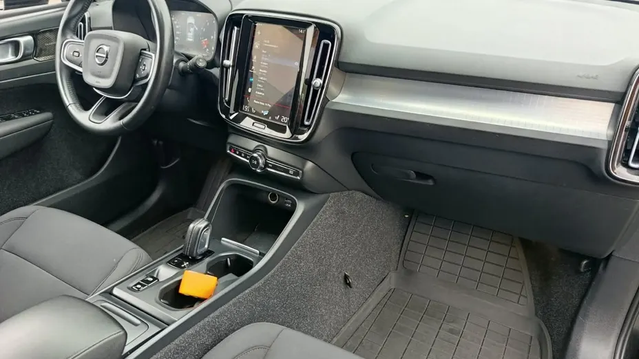 VOLVO XC40 -