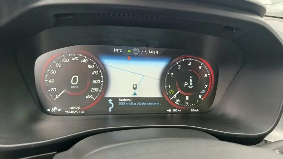 VOLVO XC40 -
