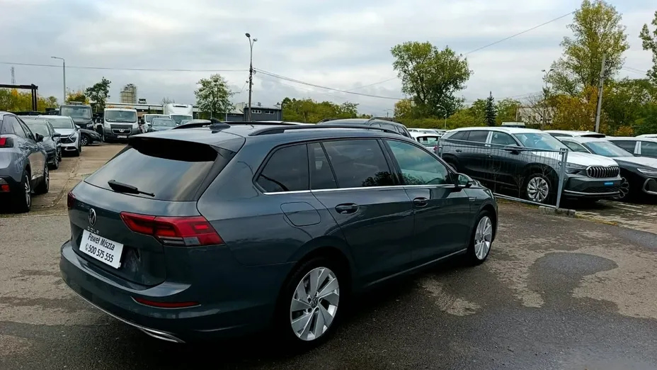 VOLKSWAGEN Golf -