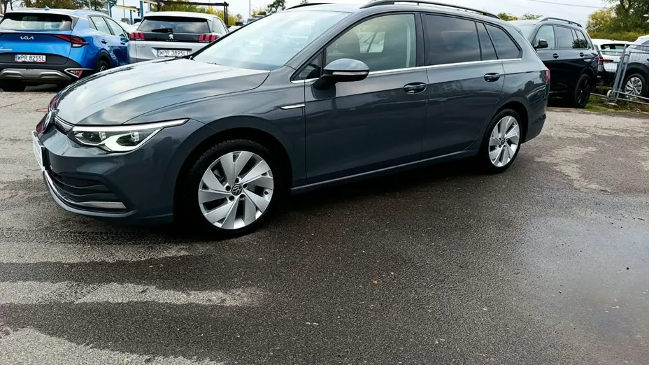 VOLKSWAGEN Golf -